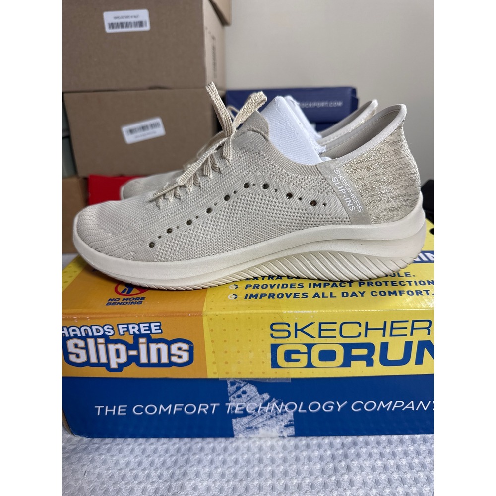 Skechers Sneakers Womens 8 Slip-ins GoRun Max Cushioning Endeavour White